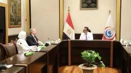 وزير الصحة يتابع خطة إطلاق...