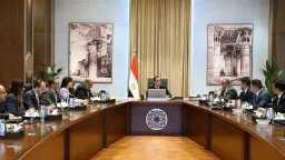 رئيس الوزراء يبحث توطين صناعة...