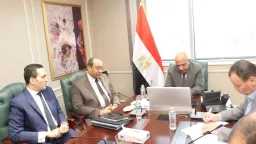 وزير الكهرباء يبحث مع شركة...
