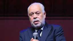 أشرف زكي يترك منصبه نقيبًا...