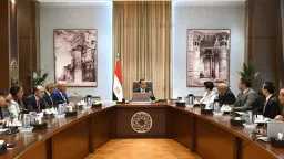 رئيس الوزراء يلتقي وفد شركة...