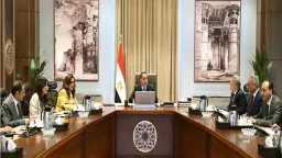 رئيس الوزراء يتابع الموقف التنفيذي...