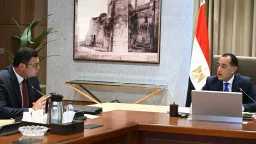 رئيس الوزراء يستعرض خطة طرح...