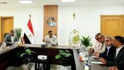 وزير الإسكان يتابع مشروعات ”العبور...