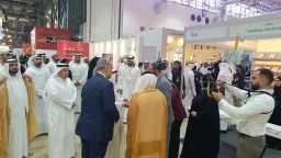 الشيخ سلطان القاسمي يتفقد جناح...