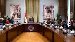 رئيس الوزراء يبحث مع أنجلوجولد...