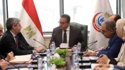 وزير الصحة يتابع مستجدات إنشاء...