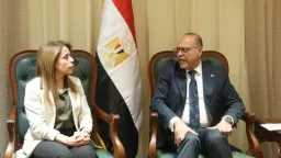وزير العمل يبحث مع منظمة...