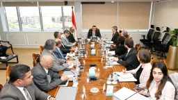 وزير الإسكان يستقبل وفد بنك...