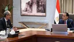 رئيس الوزراء يتابع مع وزير...
