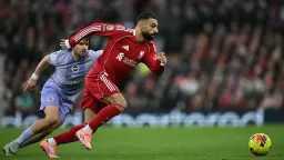 محمد صلاح يصنع الفارق ويحطم...