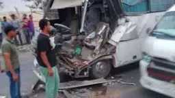 انقلاب أتوبيس ركاب على طريق...