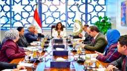 منال عوض توجه بإعداد دراسة...