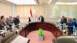 وزير التربية والتعليم يبحث مع...