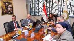 منال عوض تبحث تعزيز الاستثمار...