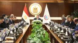 وزير الصحة يتابع مع وفد...