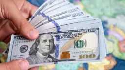 تراجع سعر صرف الدولار أمام...