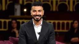 محمد أنور يخرج من عباءة...