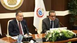 الصحة والتعليم العالي يبحثان إدراج...