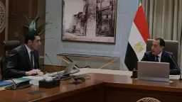 مدبولي يستعرض مع وزير الشباب...