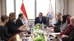 وزير الصحة يبحث مع إدواردز...