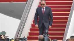 الرئيس السيسي يصل إلى أوغندا...