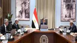 رئيس الوزراء يستعرض خطة تطوير...